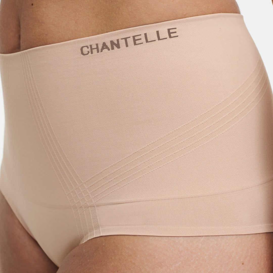 Culotte gainante taille haute Chantelle Smooth Confort – Eve