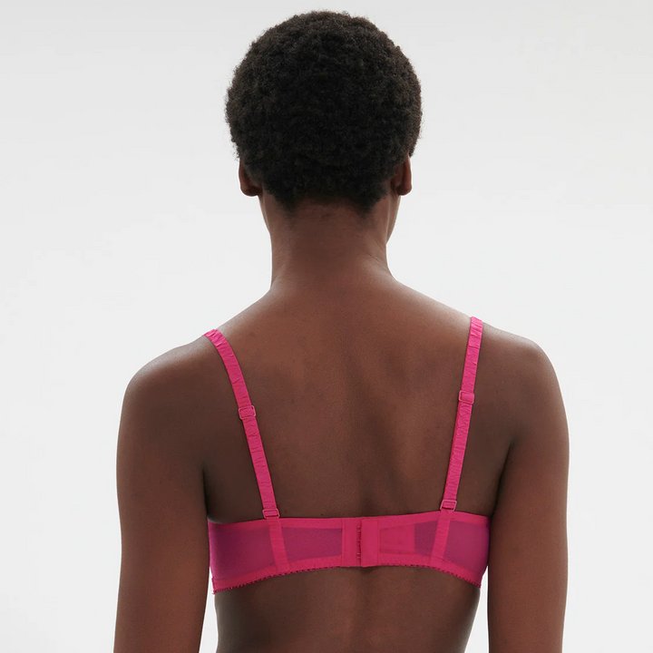 Soutien gorge corbeille | Intrigue